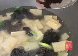 Illustration of how to make fish cake soup 8