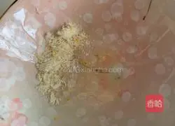 Illustration of how to make carrot and cod noodles 3