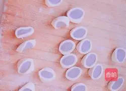 Illustration of how to make mulberry and leek dumplings 12