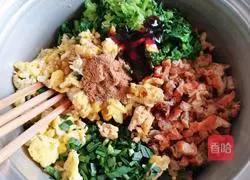 Illustration of how to make leek and spinach vegetarian buns 9