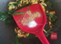 Illustration of how to make stir-fried vermicelli with leeks and eggs 14