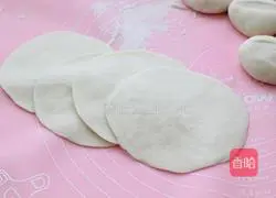 Illustration of how to make leek and egg vegetarian buns 5