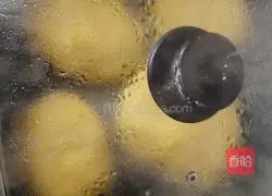 Illustration of how to make corn pancakes 3