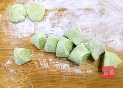 Illustration of how to make spinach fried dumplings (pork dumplings) 6