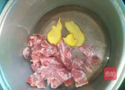 Illustration of how to make ginseng and pork ribs soup 2