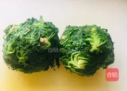 Illustration of how to make shepherd's purse and large meat dumplings 4