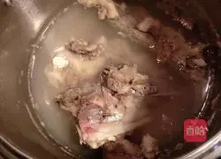 Illustration of how to make scallop bone soup 1