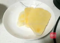 Illustration of how to make egg steamed bun slices 4