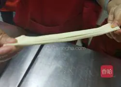 Illustration of how to make fried dough sticks 8