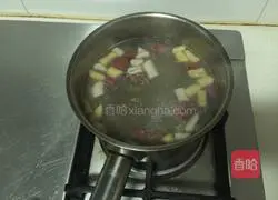 Illustration of how to make bone soup shrimp cat ear noodles 10