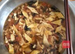 Illustration of how to make wontons in tomato sauce and sour soup 5