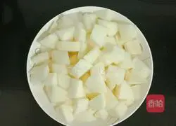 Illustration of how to make Sichuan clam, wolfberry and snow pear soup 2