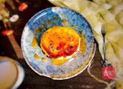 Illustration of how to make banana egg pancake 12