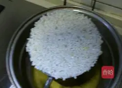 Illustration of how to make rice crust 3