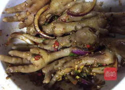 Illustration of Sichuan Style Double Pepper Spicy Pickled Chicken Feet 12