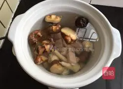 Illustration of how to make stewed chicken feet with scallop mushrooms 5