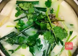 Illustration of how to make crucian carp tofu soup 5