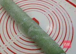 Illustration of how to make spinach noodles with water 5