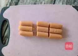 Illustration of how to make sausage flying cake rolls 2