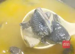 Illustration of making golden fish maw black chicken soup 7