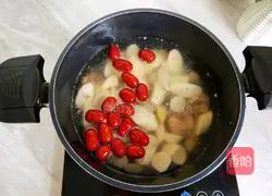 Yam Stewed Chicken Soup Illustration 9