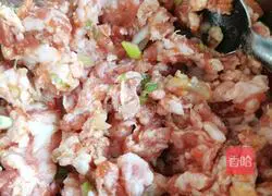 Illustration of how to make fennel and pork dumplings 4