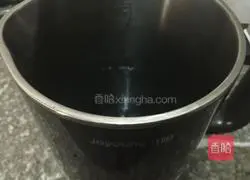 Illustration of how to make black soy milk 2