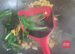 Illustration of how to make stir-fried vermicelli with leeks and eggs 13