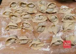 Illustration of how to make wontons with vegetarian filling (first show) 7