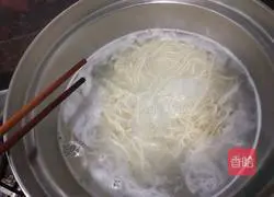 Illustration of how to make sand tea fried noodles 10