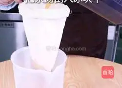 Milk tea shop preparation skills | Illustration of how to prepare black tea soup 3