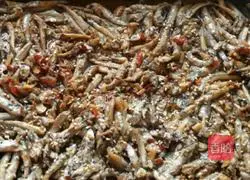 Illustration of how to make spicy fish larvae 3