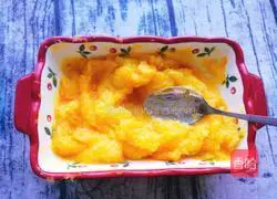 Illustration of how to make pan version of pumpkin buns 4