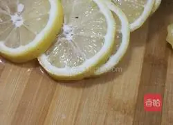 Illustration of how to make lemon slices 2