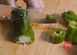Illustration of how to make beef stuffed with green pepper 3