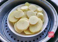 Illustration of how to make pastoral potato pancakes 4