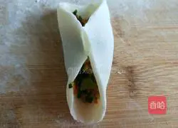 Illustration of how to make steamed dumplings, a specialty snack in old Beijing 9