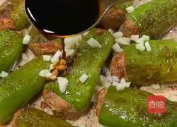 Illustration of how to make tiger skin and green pepper stuffed with meat 6