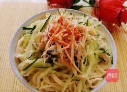 Illustration of making shredded chicken noodles 5