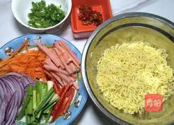 Illustration of how to make spicy fried noodles 4