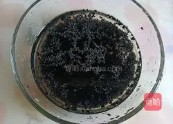 Illustration of how to make black sesame paste 2
