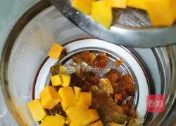 Illustration of how to make peach gum pumpkin glutinous rice soup 4