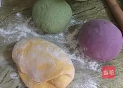 Illustrations of how to make fancy steamed buns 6