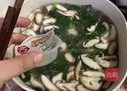 Home-style warm soup | Spinach, mushroom and egg soup recipe 6