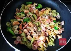 Baby Fish Intestine Butterfly Noodles Recipe Illustration 11