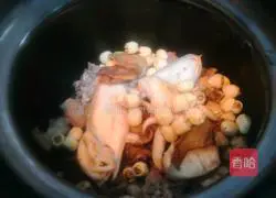 Cuttlefish and Lotus Seed Chicken Soup Illustration of how to do it 10