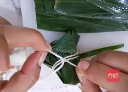 Illustration of how to make crystal rice dumplings 8