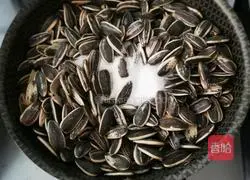 Illustration of how to prepare your own snacks and fried sunflower seeds 5