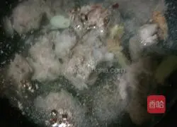 Illustration of how to make braised pork ribs with white radish 2