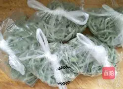 Hand-rolled spinach noodles Practice illustration 13